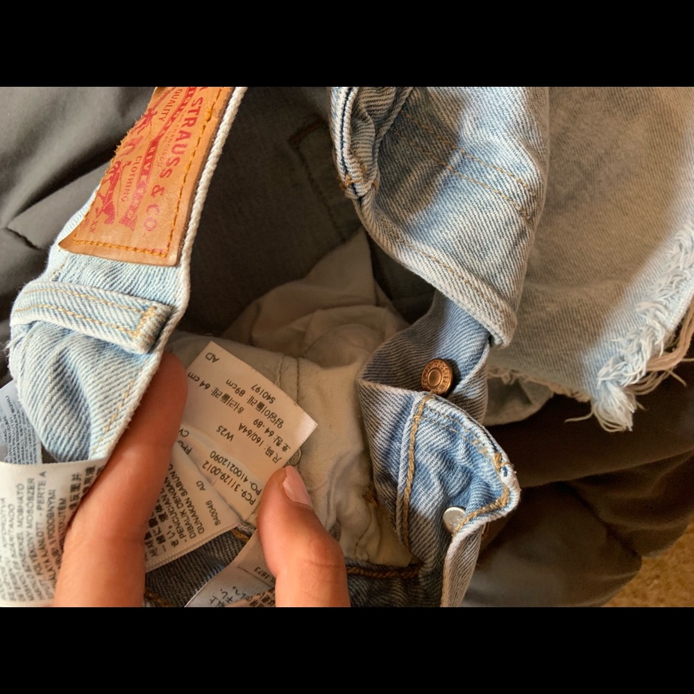 Vintage Levi Shorts - Picture 3 of 3